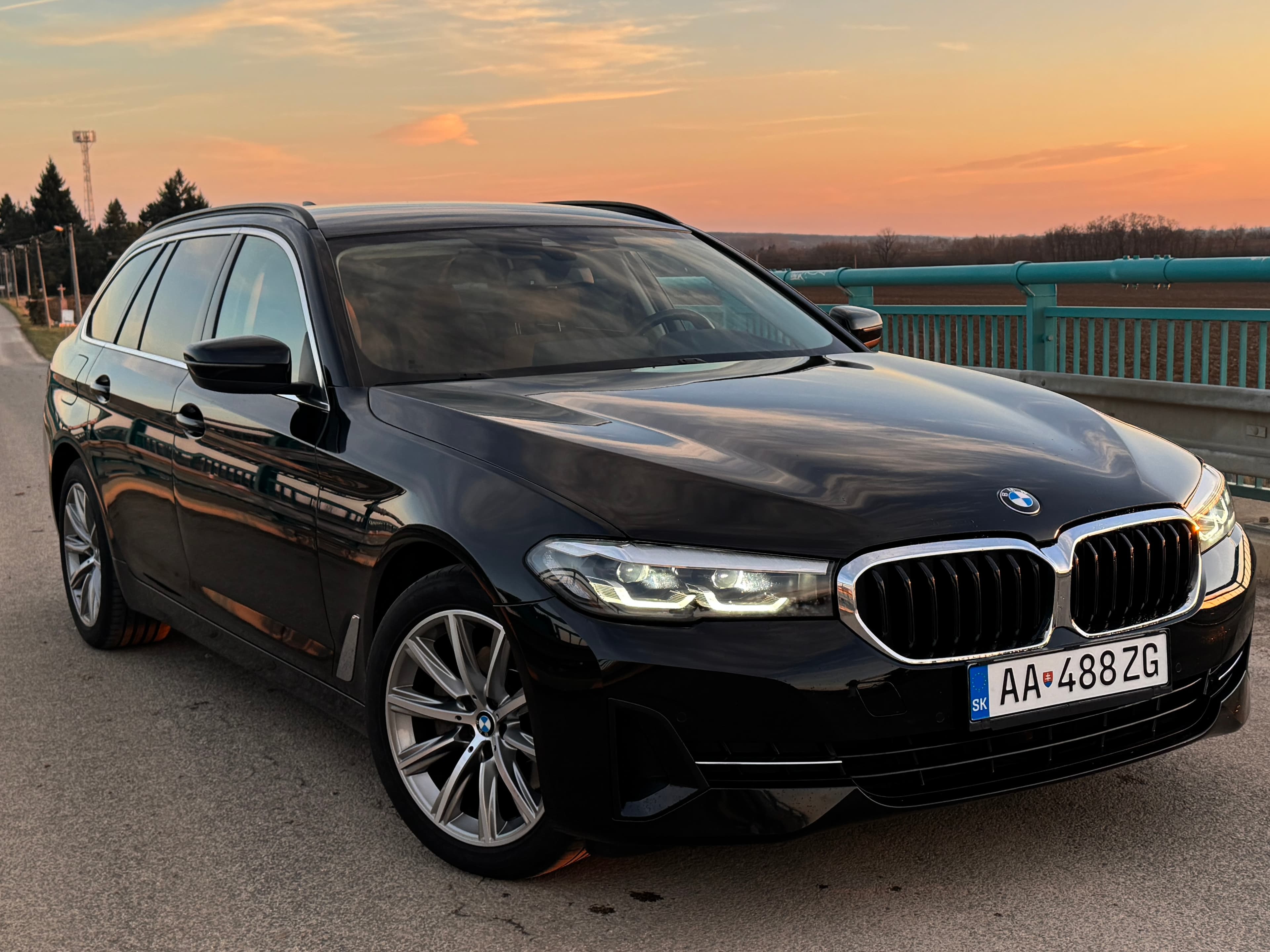 BMW 5 Touring – západ slnka